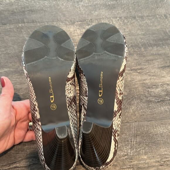 CL by Laundry 11 Faux Snakeskin‎ Stacked Heel Pumps - Picture 9 of 9